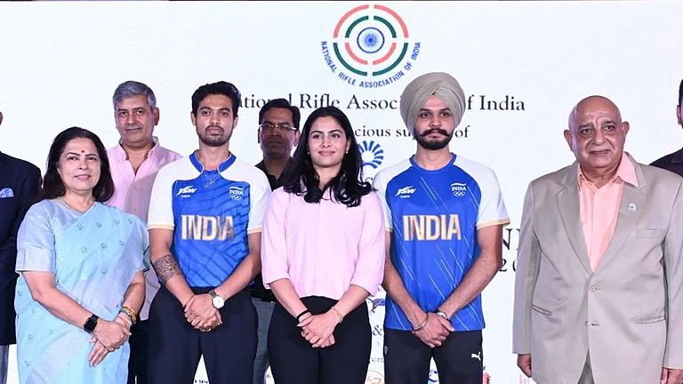 Indian medal winners in shooting at Paris Olympics 2024 felicitated by NRAI. - Photo: X | Khel Now